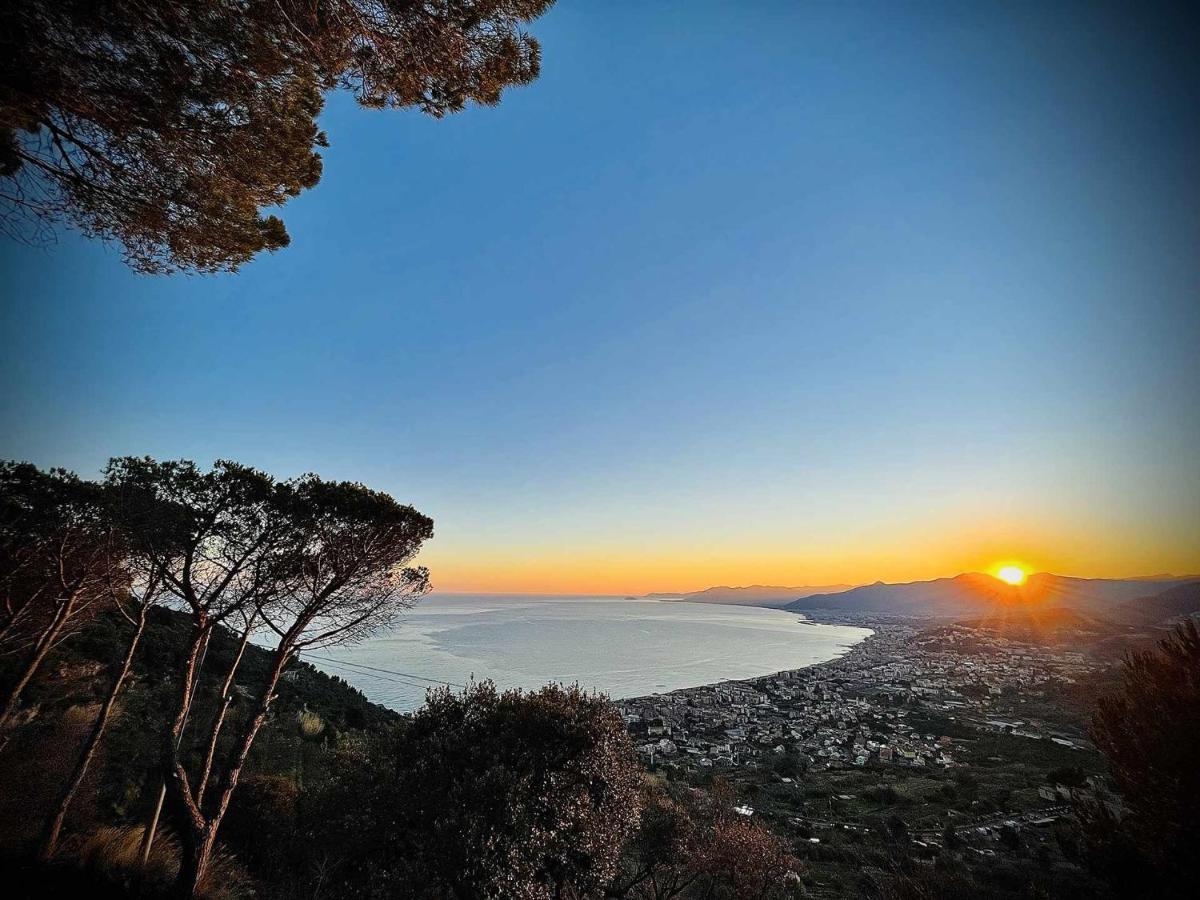 Ines Rivieraholiday Albenga Bagian luar foto
