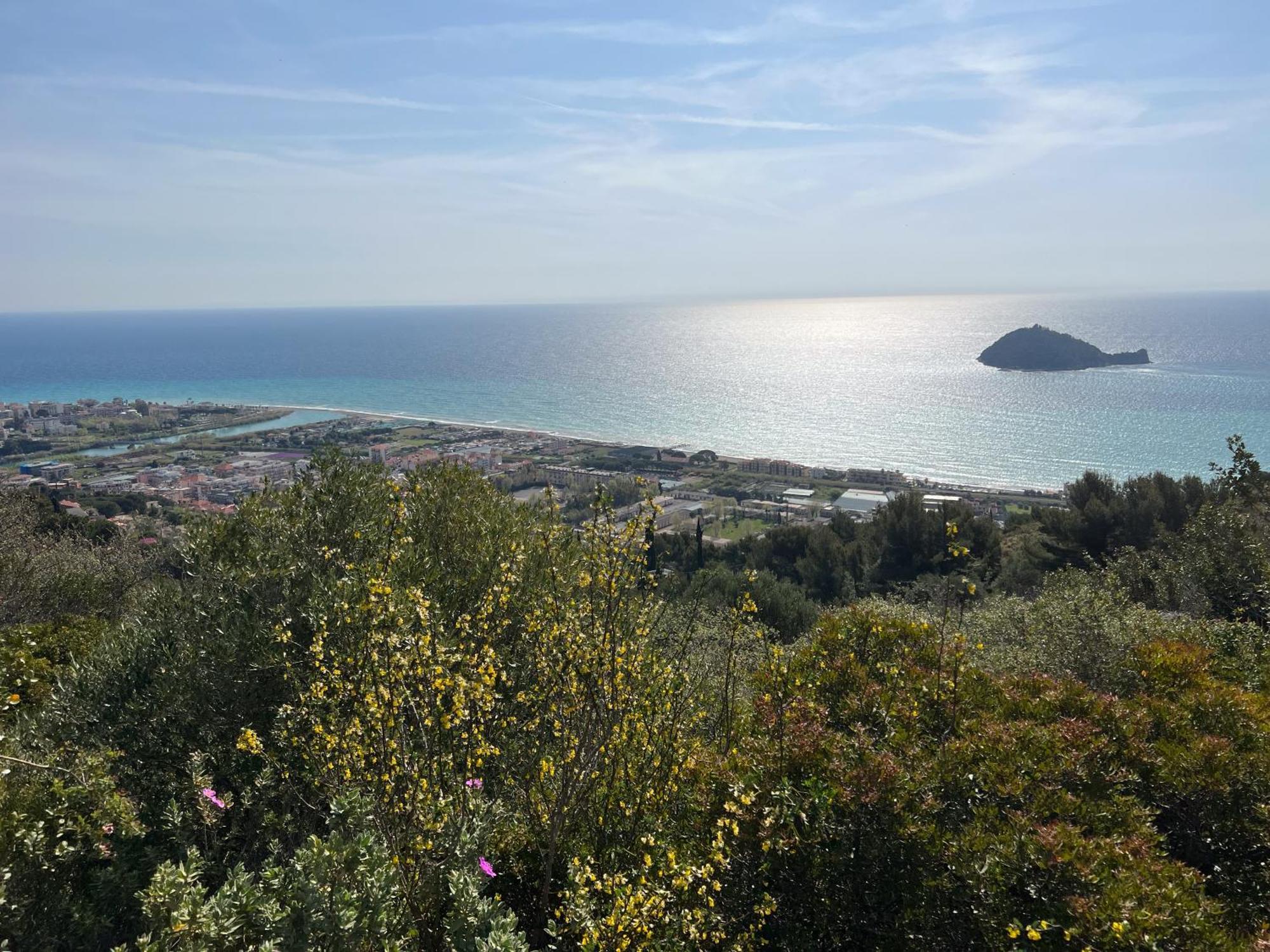 Ines Rivieraholiday Albenga Bagian luar foto