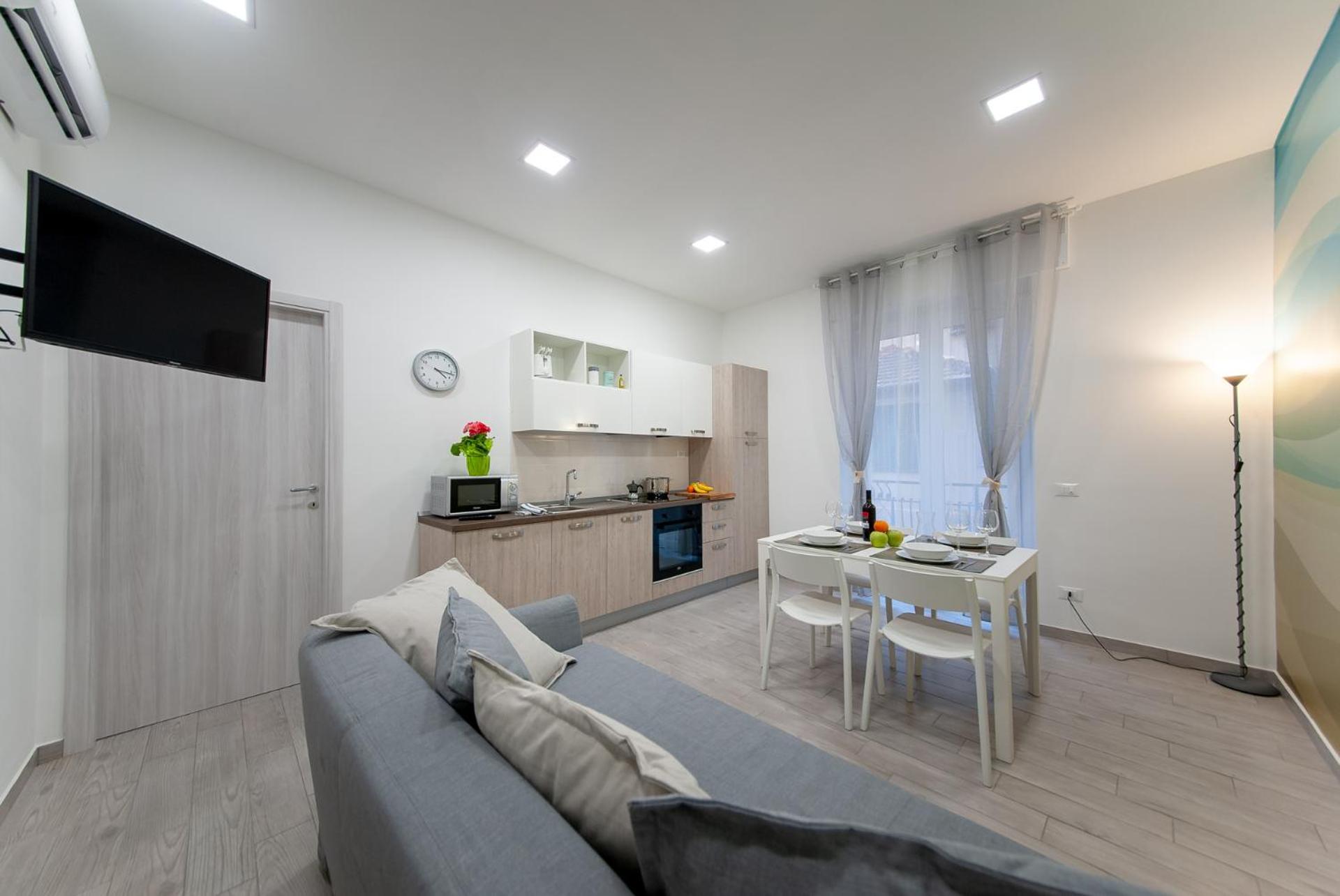 Ines Rivieraholiday Albenga Bagian luar foto